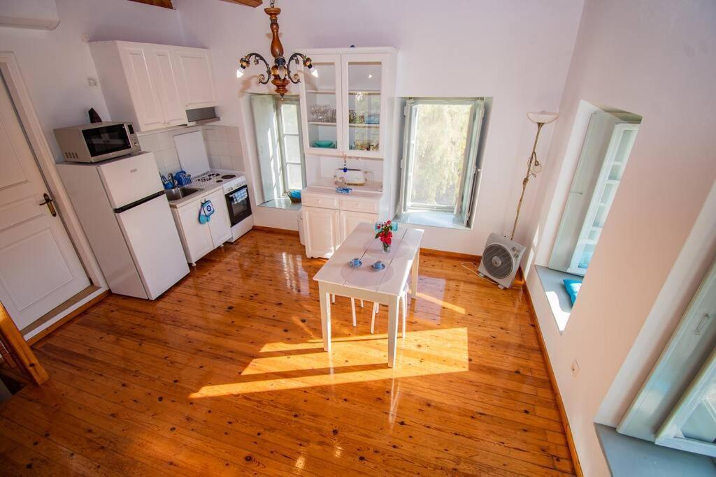 Iolis Loft Hydra Apartment Екстериор снимка